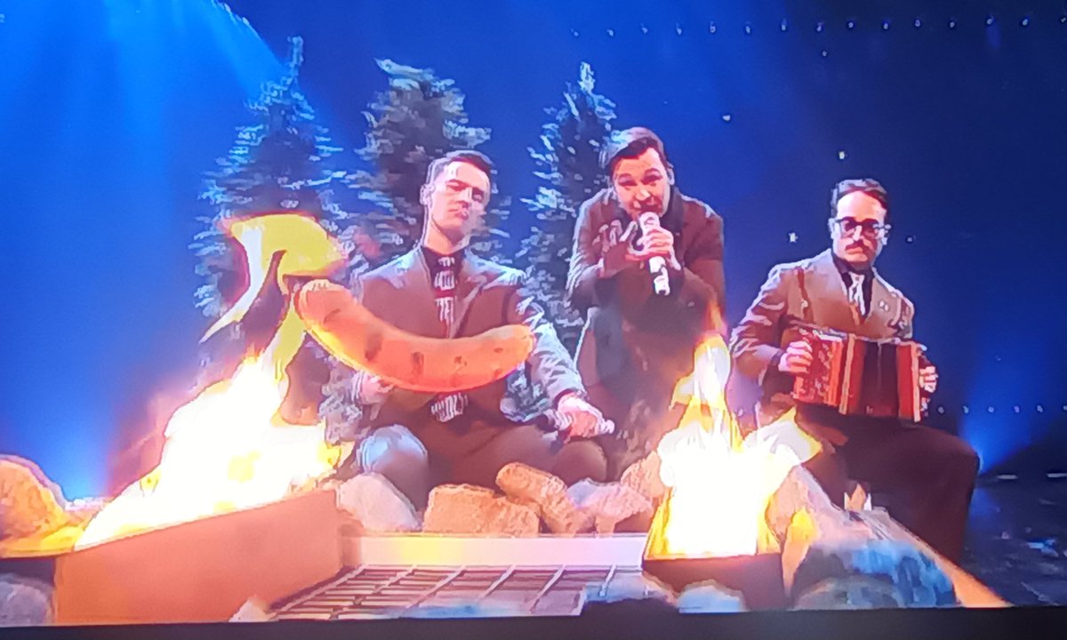 #EurovisionRTVE
#Eurovision2025 
Niños en el coche no se come!!!
Mis hijos en los asientos de atrás