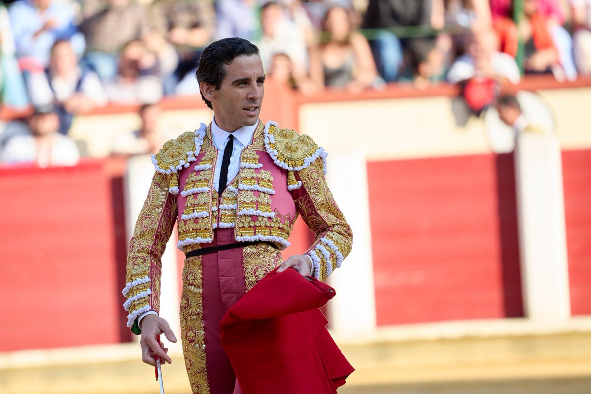 torosvalladolid's tweet photo. 📸📸¡𝗥𝗘𝗩𝗜𝗩𝗘 𝗘𝗟 𝗙𝗘𝗦𝗧𝗘𝗝𝗢 𝗗𝗘 𝗩𝗔𝗟𝗟𝗔𝗗𝗢𝗟𝗜𝗗! Los mejores momentos de Morante de la Puebla, Emilio de Justo y Juan Ortega con los de Cuvillo. 👇👇

🔗 Galeria: https://t.co/ckXEImTj3o https://t.co/4FJ98yLYr1