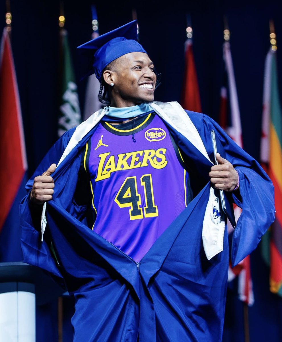 Dave McMenamin (@mcten) on Twitter photo South Bay Lakers guard Quincy Olivari followed up his rookie season in the pros by going back to Xavier University to receive his master’s degree - and he did it in style (via <a href="/XavierMBB/">Xavier Basketball</a>) South Bay Lakers guard Quincy Olivari followed up his rookie season in the pros by going back to Xavier University to receive his master’s degree - and he did it in style (via <a href="/XavierMBB/">Xavier Basketball</a>)