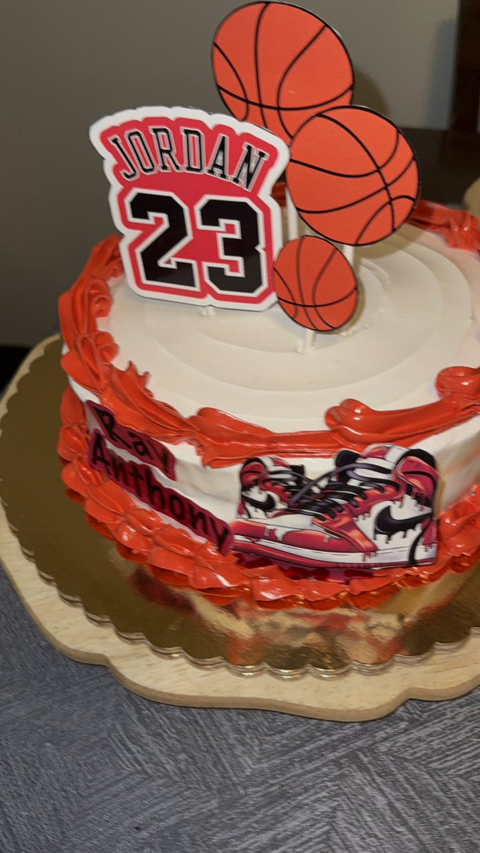 _YaTuSabes_'s tweet photo. Happy Birthday, my hermano! #JordanYear #MJ🏀 #TwentyThree #BirthdayGuy #BirthdayMan https://t.co/nJ8555lcje