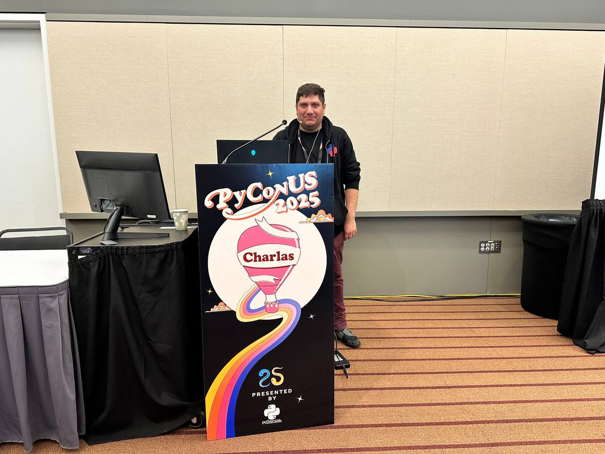 🎉 ¡Así cerramos el día en #PyConCharlas en #PyConUS 2025!

Gracias a nuestra comunidad hispanohablante por llenar la sala de ideas y entusiasmo 🐍💬
🦀 Rust + Py – Daniel
👓 Vision Lang Models – Alejandro
🔁 Itertools – Andrés
⚡ Django Async – Luis

#PythonEnEspañol #Python