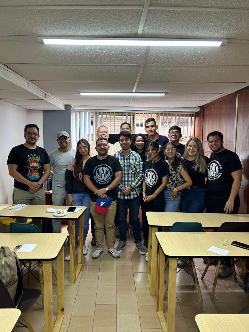 La formación en valores democráticos enfocados en la construcción de puentes para concebir la esencia del ejercicio de la política es la clave para el desarrollo y transformación de un país. La juventud de AD en Mérida sigue comprometida con una Venezuela libre y democrática.
