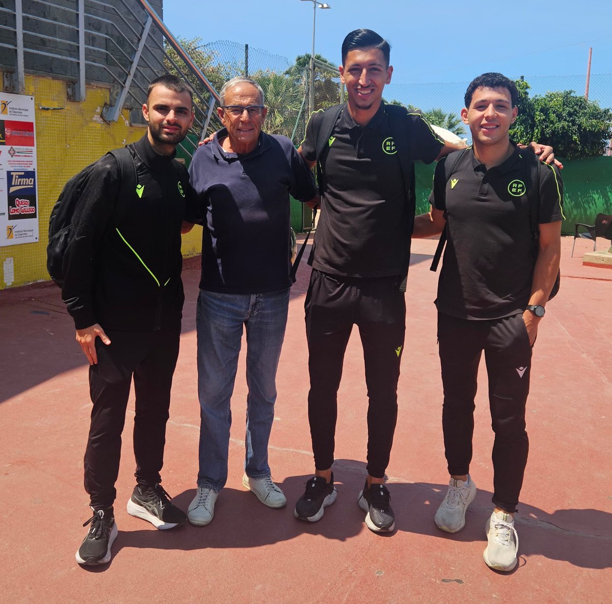 Federación de Fútbol de Las Palmas (@fflaspalmas) on Twitter photo 📸 | El presidente <a href="/arencibiajj/">José Juan Arencibia</a> y el vicepresidente <a href="/ReinaldoMontes8/">Reinaldo Montesdeoca</a> presentes en el partido de la Fase de Ascenso a Segunda Federación Femenina entre <a href="/union_viera/">C.F. Unión Viera 🔴⚫️</a> y <a href="/DinamoGOficial/">Dinamo Guadalajara</a>
¡Felicidades a las manchegas por el ascenso y ánimo a las grancanarias!
#FútbolCanario 📸 | El presidente <a href="/arencibiajj/">José Juan Arencibia</a> y el vicepresidente <a href="/ReinaldoMontes8/">Reinaldo Montesdeoca</a> presentes en el partido de la Fase de Ascenso a Segunda Federación Femenina entre <a href="/union_viera/">C.F. Unión Viera 🔴⚫️</a> y <a href="/DinamoGOficial/">Dinamo Guadalajara</a>
¡Felicidades a las manchegas por el ascenso y ánimo a las grancanarias!
#FútbolCanario