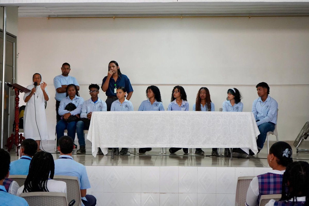 velezc_nelson's tweet photo. Desde el programa de articulación con la media técnica del CIP @SENAenBolivar realizamos “Conectando Saberes” en la IE Bertha Suttner. Un espacio para motivar a nuestros aprendices de grado 11⚙️💡, fortalecer la retención y visibilizar la cadena de formación 🔗 #SomosSENA https://t.co/8tDfuETMsA