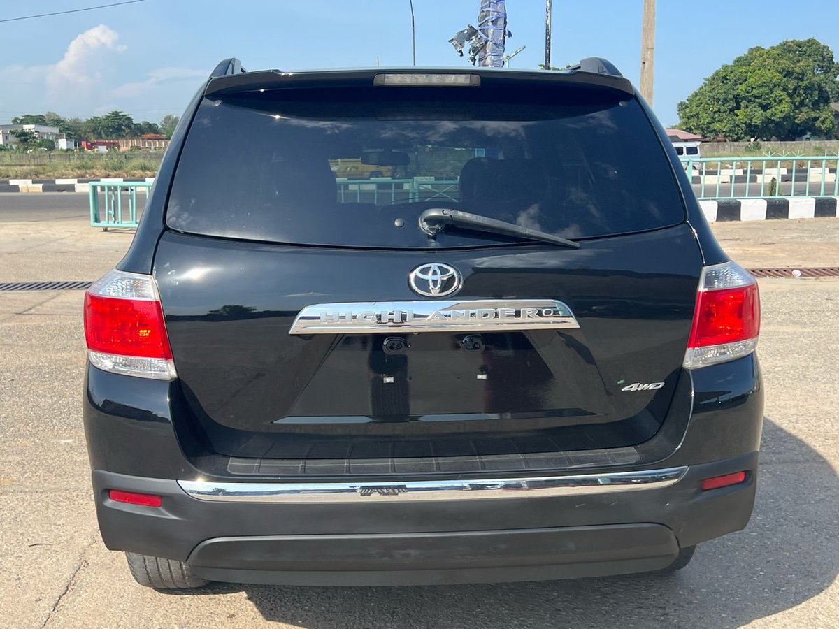 amdatauto's tweet image. *2013 HIGHLANDER SPORT foreign used* accident free but baked...clean leather interior.. Powerboot.. Open roof.. Key. 
*18m to importer Lagos mainland*
DM for video 08166849169
@Smart_Autos_Ng @Carsnationn @amdatauto @CarsConnectNG