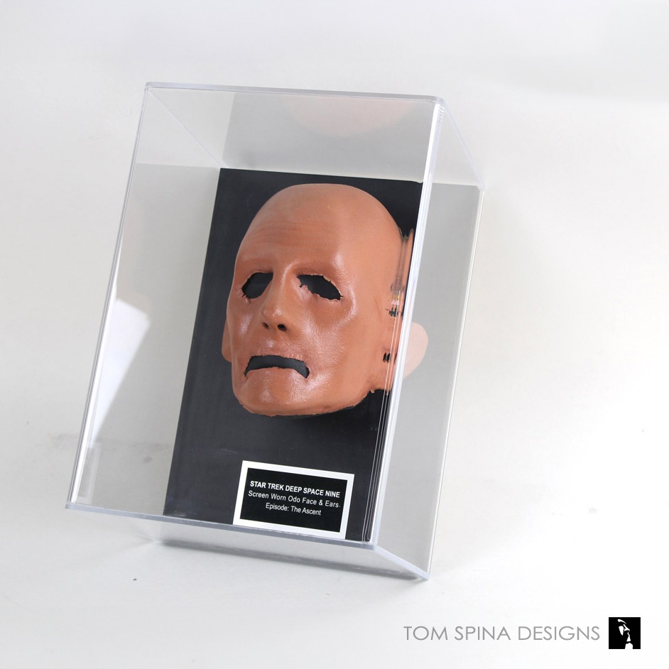 TomSpinaDesigns's tweet image. Did you know that we can build CUSTOM acrylic display cases for you in any size you may need? Reach out for a quote including UV filtering, mirrored bases, and other features. bit.ly/TSDCustomCases

#customdisplay #displays #displaycase #acryliccases #propdisplays #collectibles