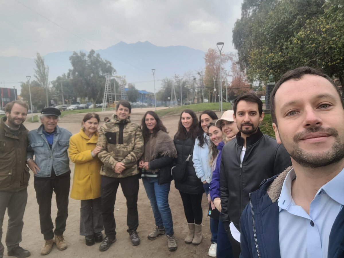 SEGURIDAD PRIMERO 🚨 Con <a href="/ManoloCovarrub/">Manuel Covarrubias</a> tuvimos una importante reunión con vecinos de La Reina para coordinar estrategias de seguridad conjunta y reforzar el trabajo preventivo para combatir la delincuencia y mejorar la seguridad en nuestros barrios 💪

#VamosPorMás Seguridad