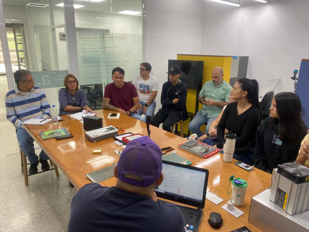 academiabtcucab's tweet image. Este fin de semana nuestro #CryptoLab y el @ciap_ucab se llenaron de conocimiento y ENERGíA intensiva junto al equipo de @Criptoneros, @VenecriptoBTC y el Prof. @jpbmaal de @UCABSustentable para hablar de Prueba de Trabajo, Energía y Sustentabilidad en #Bitcoin.

¡Gracias también…