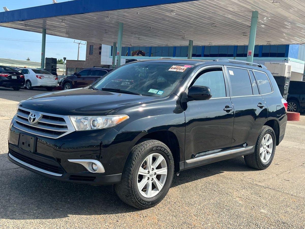 amdatauto's tweet image. *2013 HIGHLANDER SPORT foreign used* accident free but baked...clean leather interior.. Powerboot.. Open roof.. Key. 
*18m to importer Lagos mainland*
DM for video 08166849169
@Smart_Autos_Ng @Carsnationn @amdatauto @CarsConnectNG