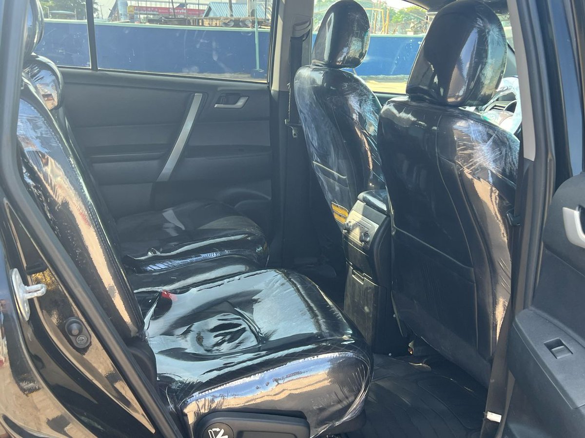 amdatauto's tweet image. *2013 HIGHLANDER SPORT foreign used* accident free but baked...clean leather interior.. Powerboot.. Open roof.. Key. 
*18m to importer Lagos mainland*
DM for video 08166849169
@Smart_Autos_Ng @Carsnationn @amdatauto @CarsConnectNG