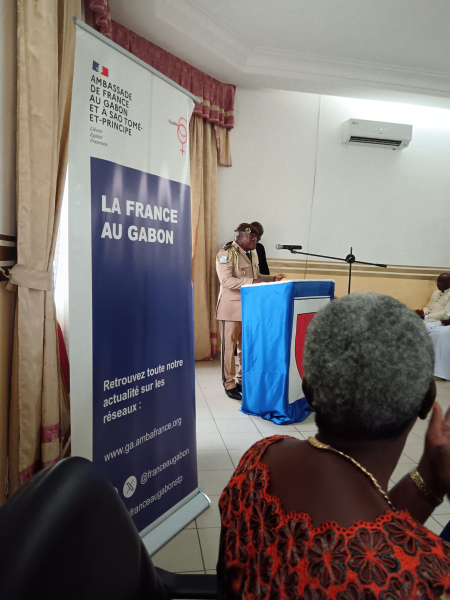 FabriceMauries's tweet image. Inauguration à la prison de Lambarene, en compagnie de MM. le Gouverneur et Maire, que je🙏, des ateliers de reinsertion des détenus, dans le cadre du #FEF &quot; égalité&quot;, œuvre de l&apos;ONG Sifos : salon de coiffure, briqueterie, couture, au sein de l&apos;emprise  carcérale.@Franceaugabon