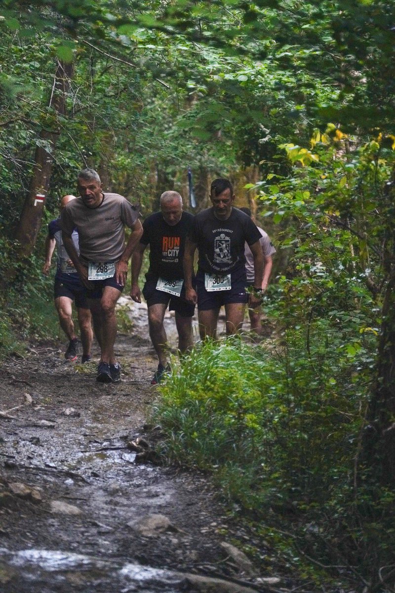 armees_zone_sud's tweet image. Très heureux d’avoir pris part à l’ascension du Pic du Jer aux côtés des artilleurs parachutistes du #35eRAP à Lourdes. Un très beau moment de cohésion lors duquel l’ensemble des fonds récoltés ont été remis à des associations d’aide aux blessées des armées. #AvecNosBlessés