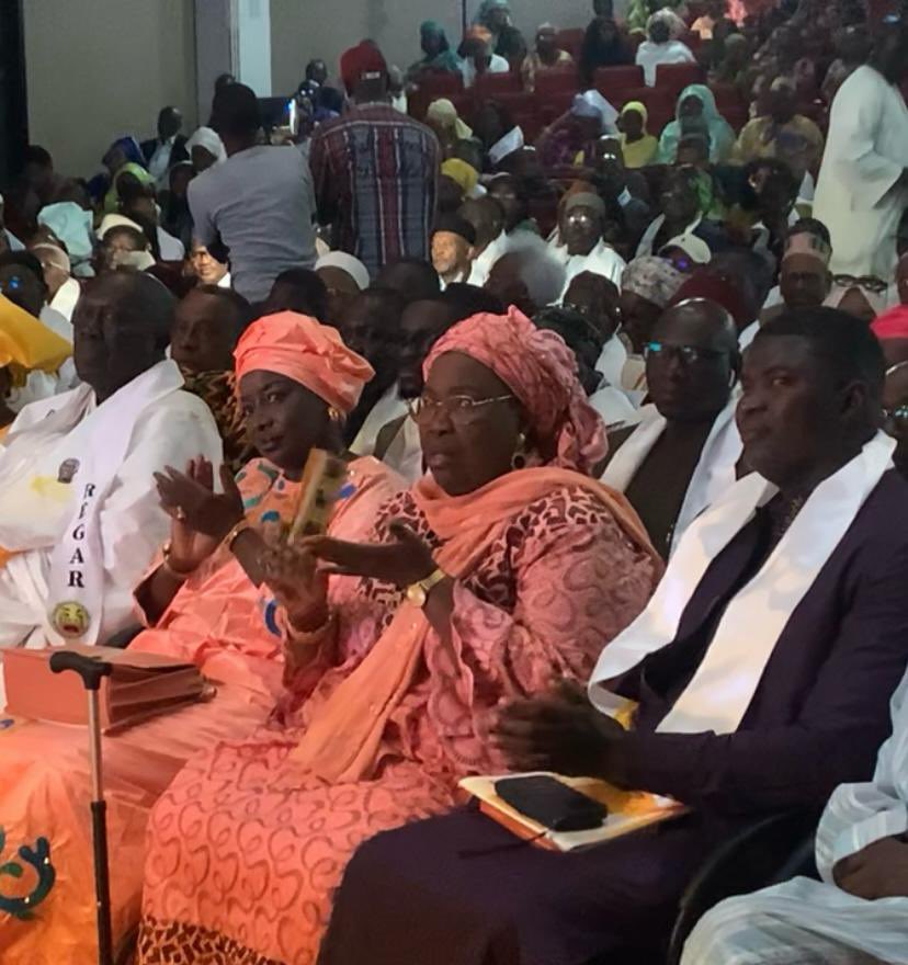 aminatatoureklk's tweet photo. J’ai eu le plaisir de participer au bel hommage rendu ce samedi au Théâtre Daniel Sorano à notre illustre compatriote  Landing Savané qui a vaillamment contribué aux nombreux combats du Peuple sénégalais. 
Que Allah lui accorde santé et longue vie.
#kebetu #Senegal #Afrique https://t.co/I1s7o8985z