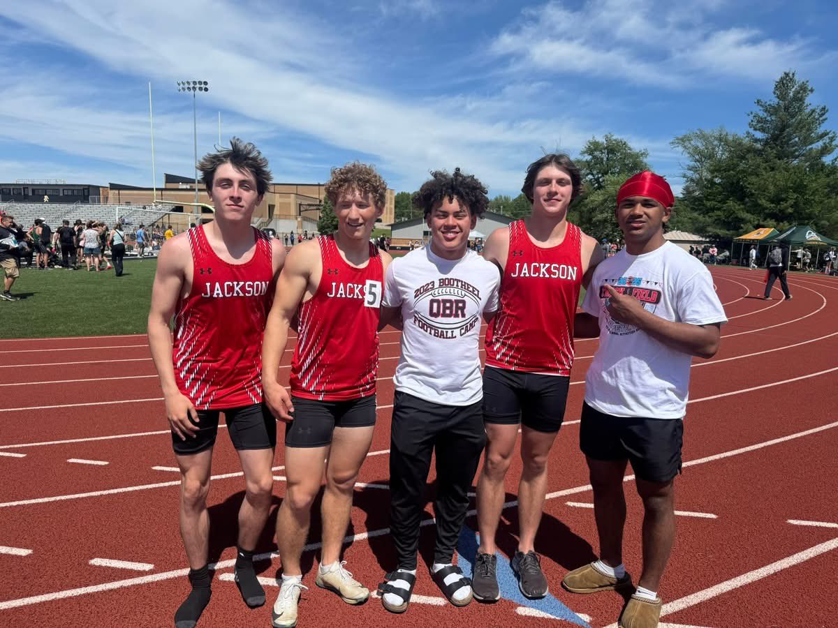 Congrats to both our boys &amp; girls track teams on their district championships today!

Blayne Reagan 1st place finishes &amp; PRs in the 100M (10.70) &amp; 400M (47.53) 💨

School Records &amp; 1st place finishes for our 4x1 (42.53) &amp; 4x2 teams (1:29.31)