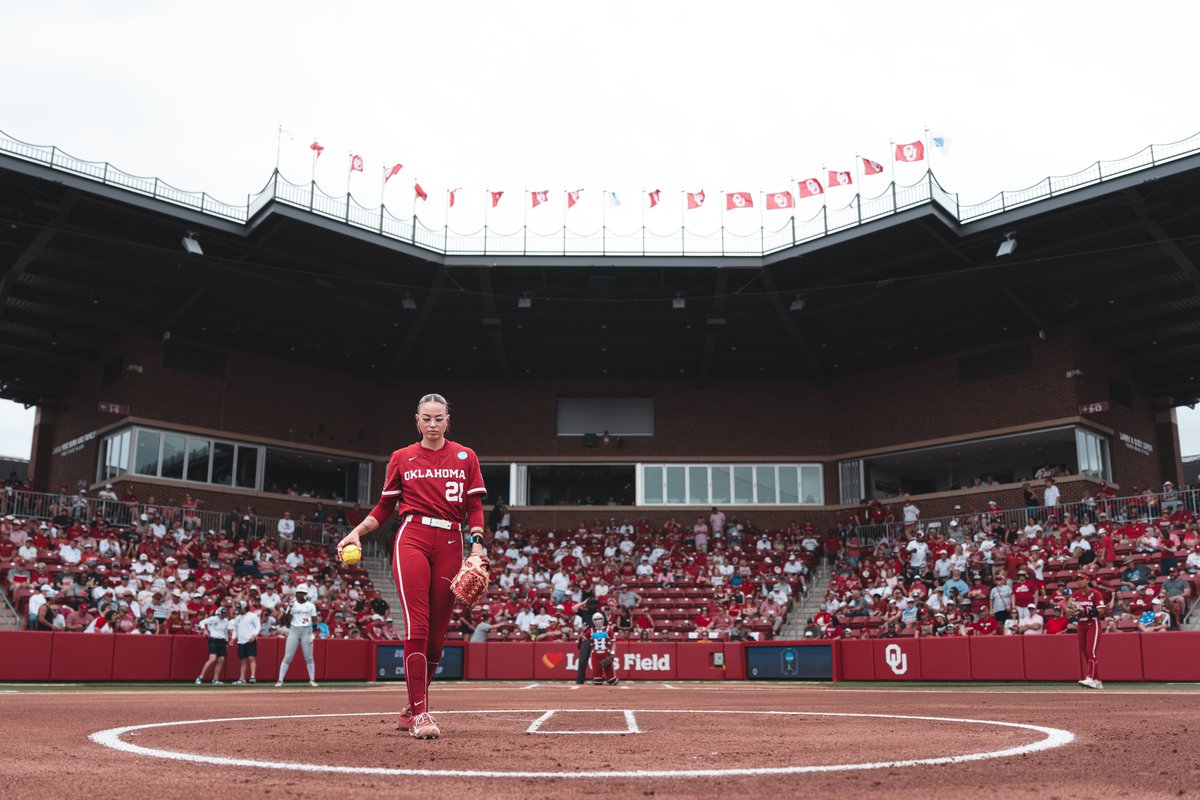 OU_Softball's tweet image. Win 21 for 2️⃣1️⃣ on the season today 👏