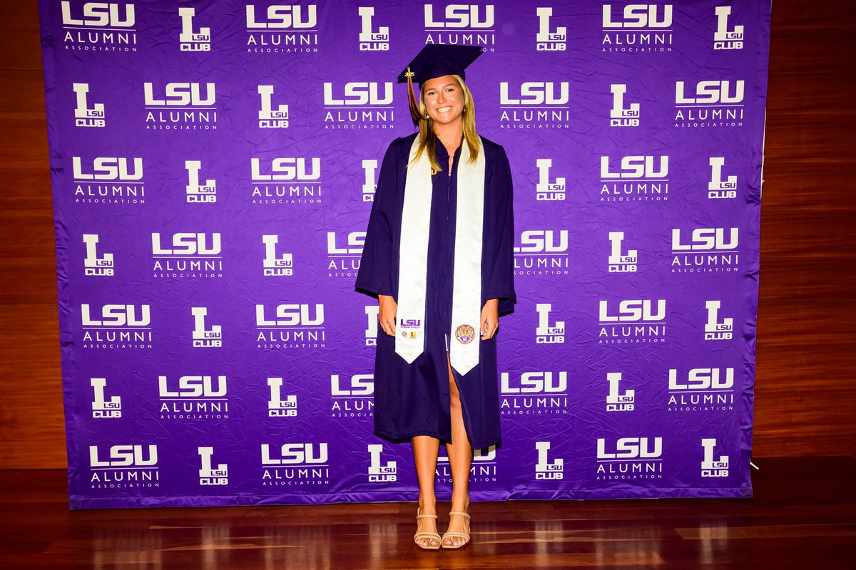 LSUBeachVB's tweet image. PROUD💛💜
Congrats to our Sandy Tigs earning their degrees this weekend!