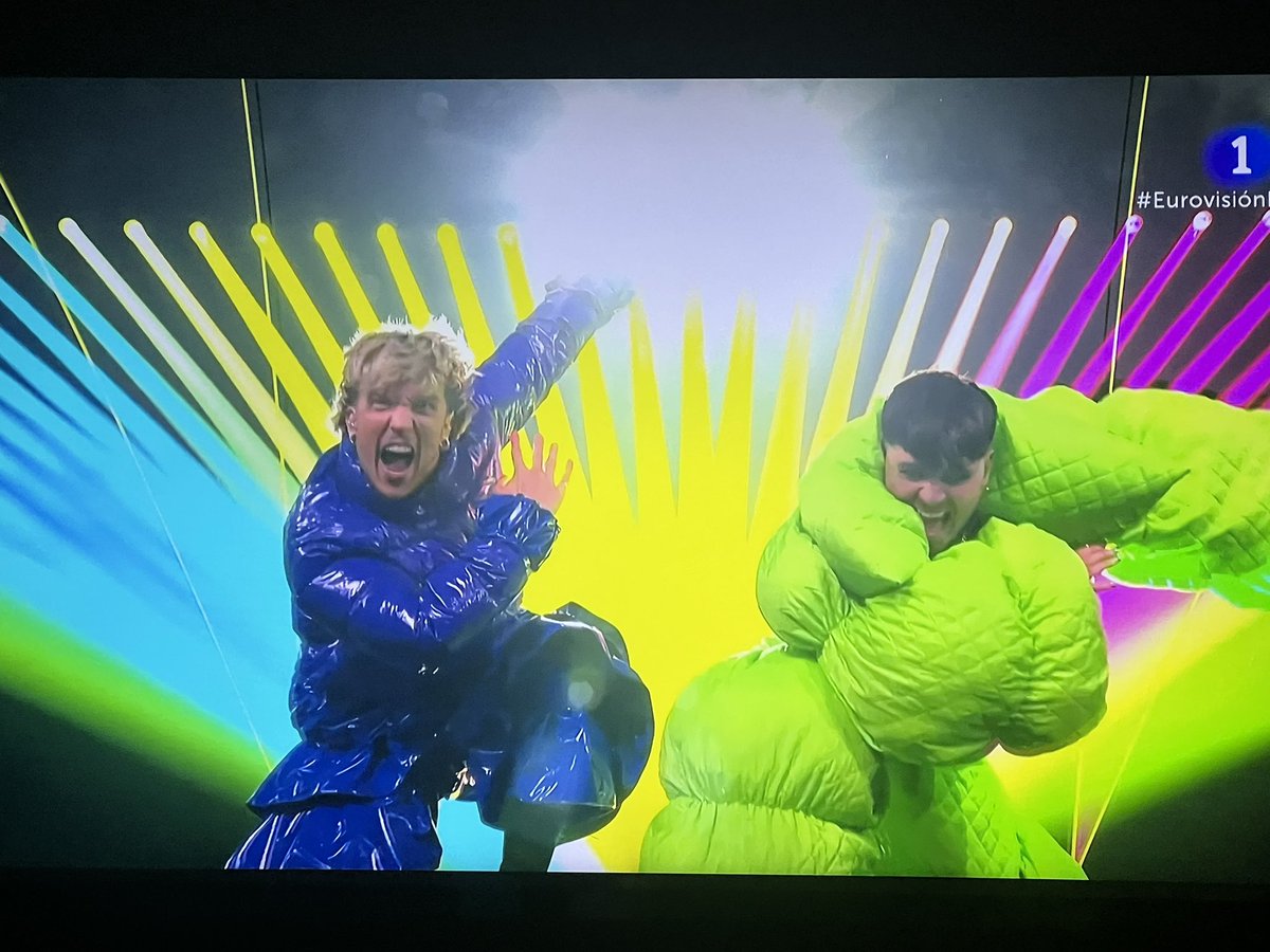 Dianapol's tweet photo. Lo mejor de la noche! 🤣 The best of the night 😂😂 #Eurovision2025 #EurovisionRTVE #eurovision 🔝🔝🔝 https://t.co/7EzqcyyYRS
