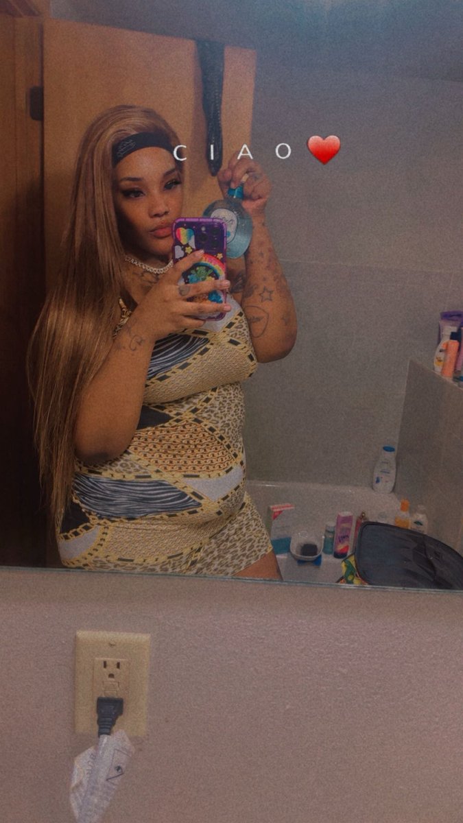 EbonyCumQueen69's tweet photo. #AboutLastNight 🥃🥳 #BottlesUP #Shot4Shot #DrivetheBoat 🍾 #DrunkNights #Wet #BABYMONSTER #drunkchicks #DrunkSex https://t.co/OUka6BheJa