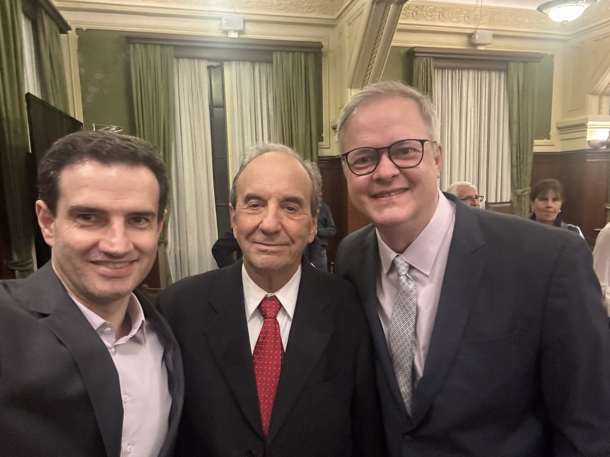 Nesta semana os Drs. Carlos Augusto Campos e Henrique  Barbosa Ribeiro foram brilhantemente aprovados no Concurso de Livre Docência para Faculdade de Medicina da USP na Disciplina de Cardiologia. Parabéns aos mesmos e familiares.