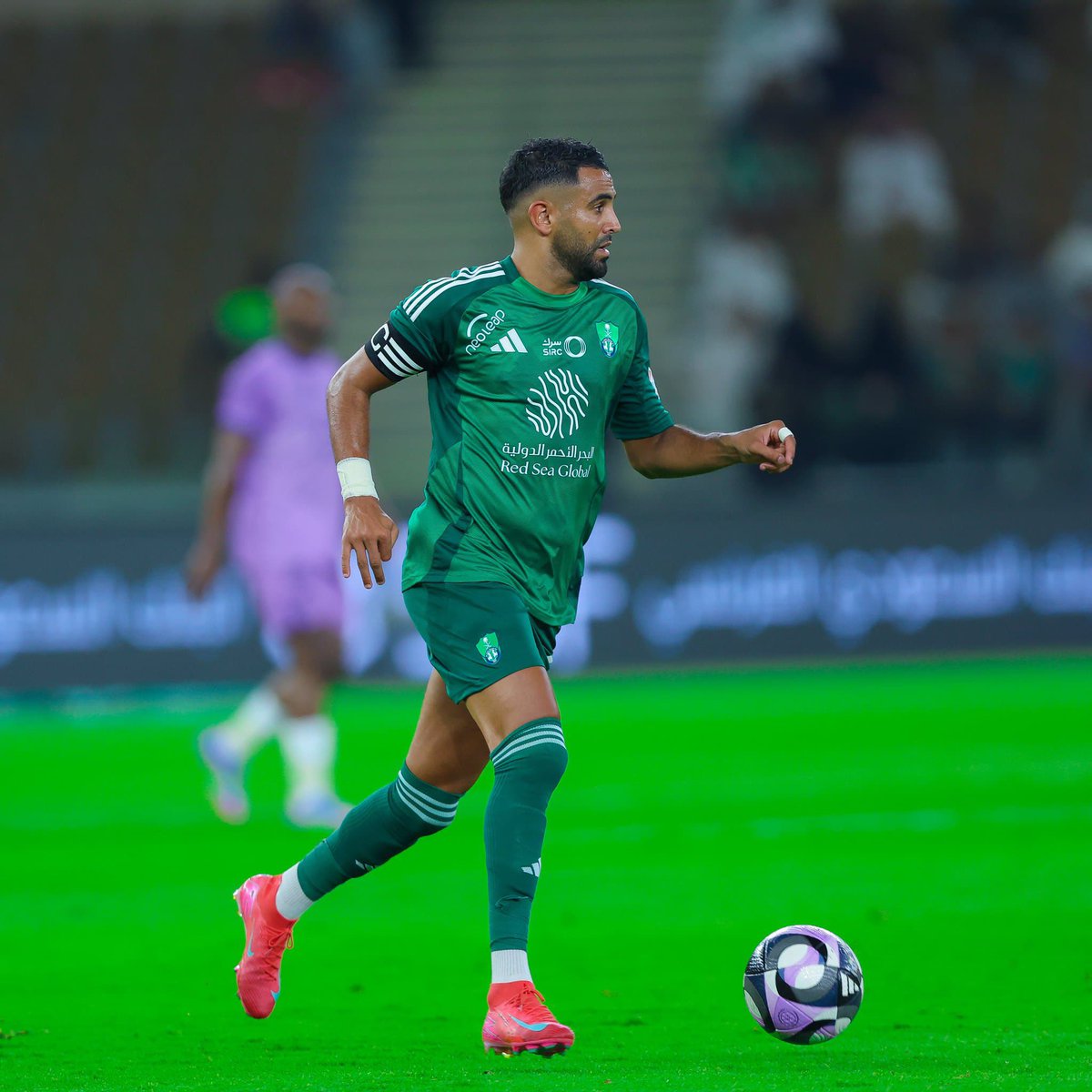 • هل ستلعب مع الهلال في كأس العالم للاندية؟

🚨🚨🚨 رياض محرز لـ(اكشن مع وليد):
لا لن ألعب للهلال، سألعب للأهلي فقط.