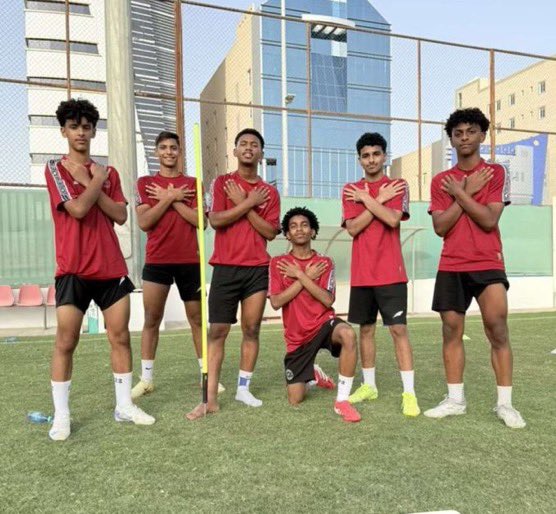 f16aa's tweet photo. جميع الدرجات في نادي #الشباب على طريقة 
سيدي ولي العهد الامير محمد بن سلمان 
🤍🖤🤍🖤🤍🖤🤍🖤 https://t.co/FhWq3QqN2z