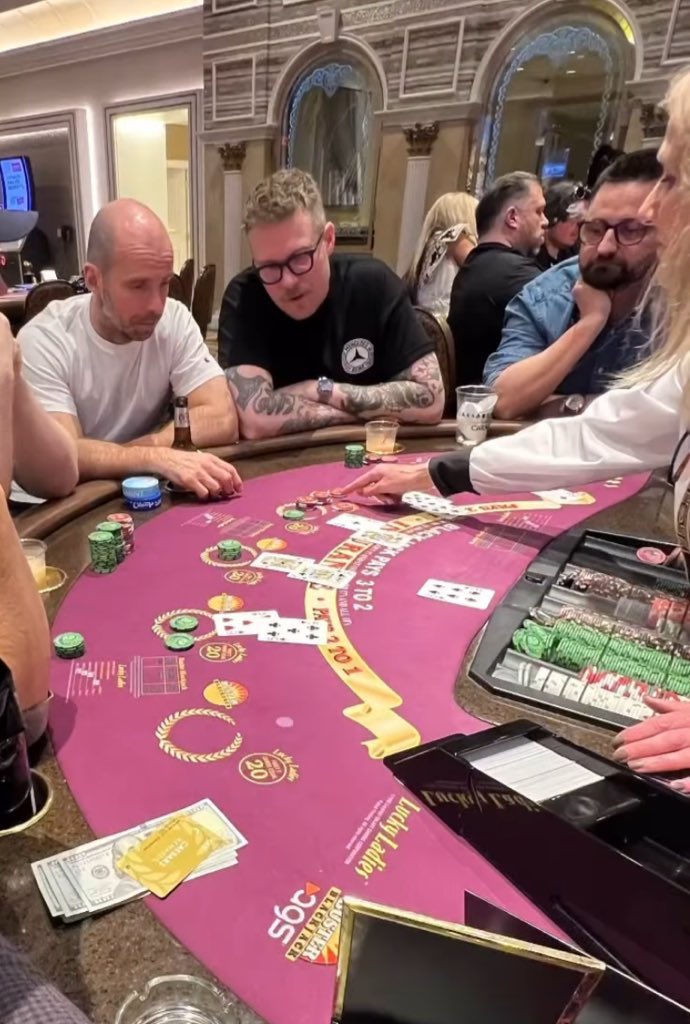 Það er bara einn Audunn cash blonde-al! #eurovizone