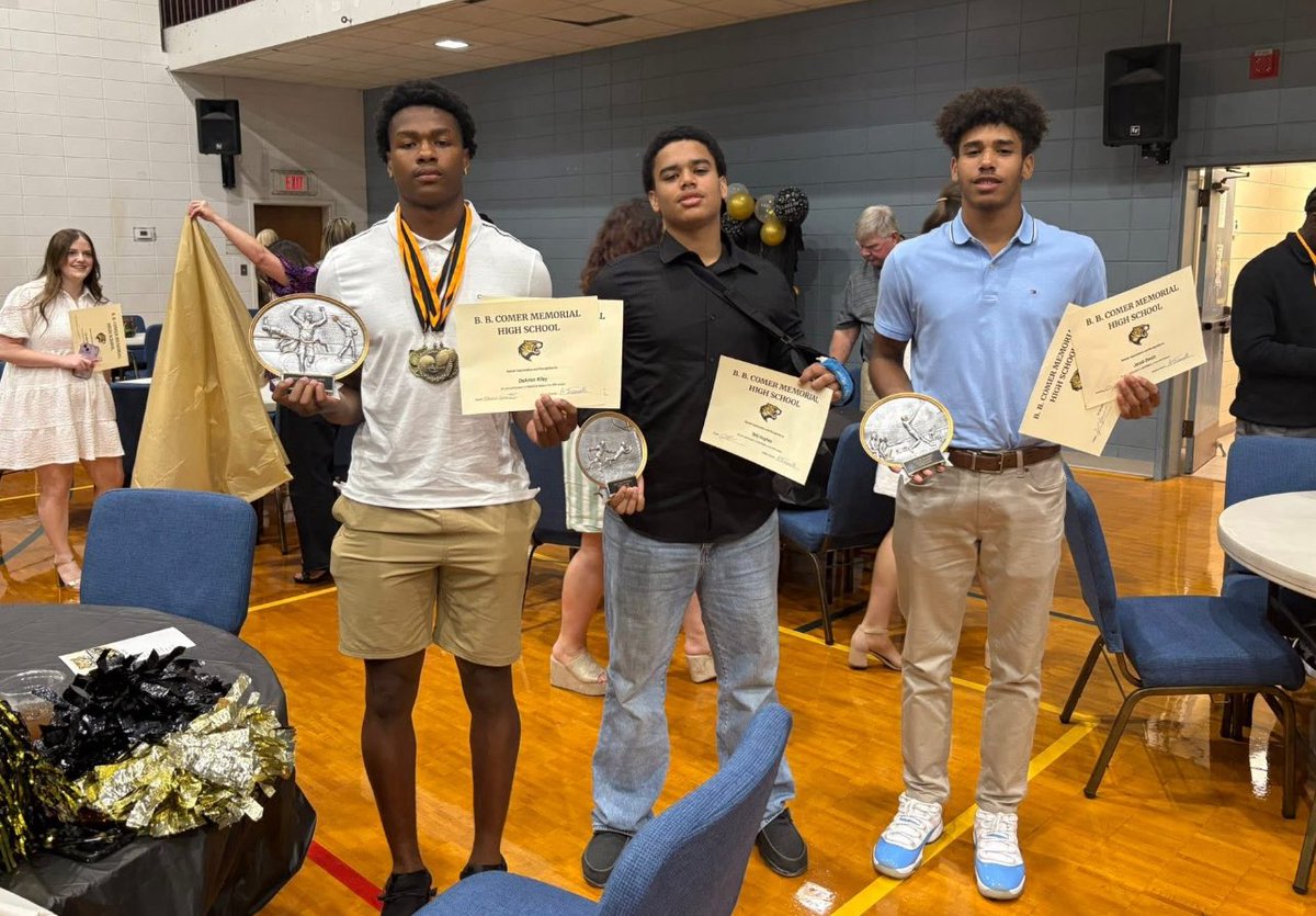 Athletic Banquet w <a href="/dearian_riley/">DeArian ”Juice” Riley</a> and <a href="/Tahj_hughess/">Tahj Hughes</a>  #brotherhood