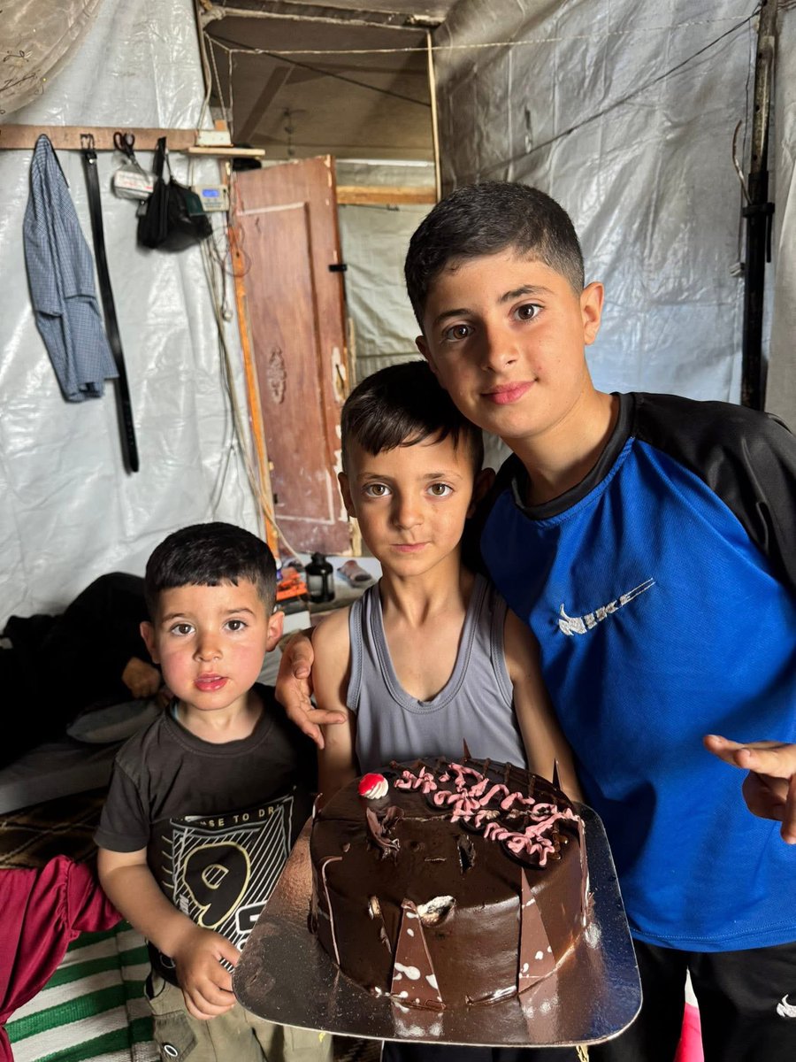 🚨UPDATE: No one survived.
Today, the Israeli army killed his three sons Khaled, Yusuf, and his brother Mohammed, joining their mother, sisters, brother Amro, little girl Iman, and other family members who were killed in earlier Israeli strikes.