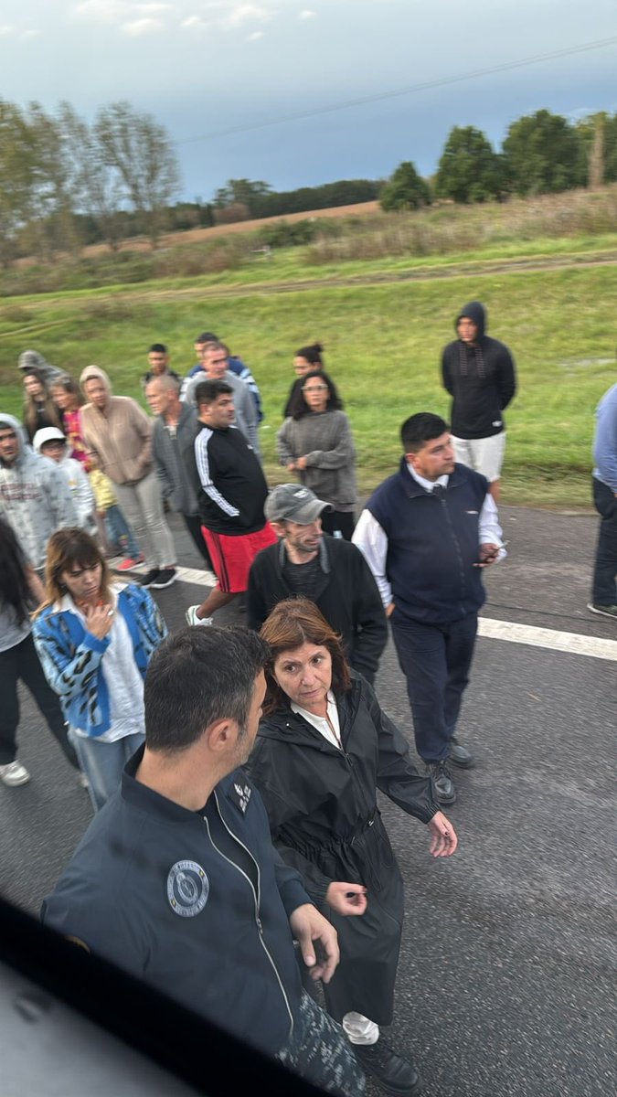 casigol66's tweet image. Mi sobrinita quedó varada en la ruta 9 y realmente la única ayuda que recibimos es del Gobierno Nacional
Gracias Pato Bullrich, Luis Petri y todo el Gobierno Nacional