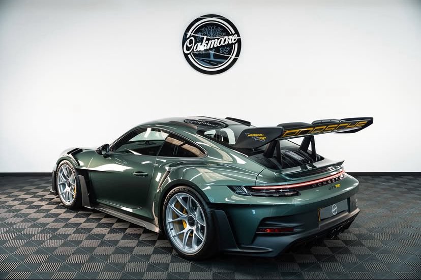 992 GT3RS in PTS Malachite Green Metallic 🔥