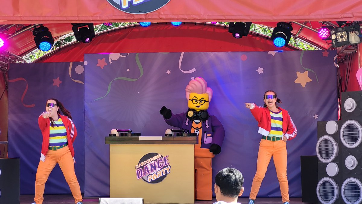 Saw a <a href="/LEGO_Group/">LEGO</a> version of <a href="/sueperkins/">Sue Perkins 💙</a> today! 😂

She was DJing at the #LegoFestival 🎵