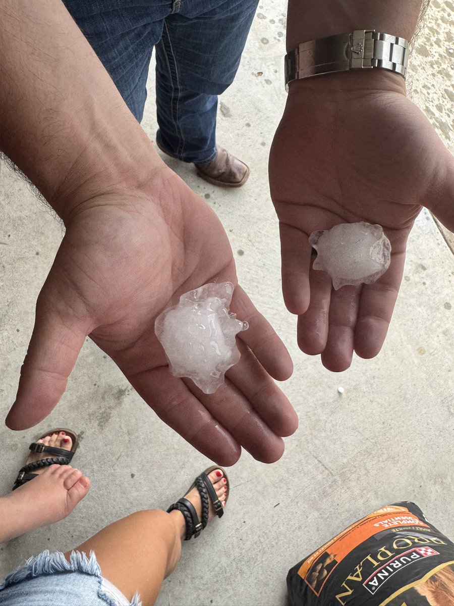 Cricket_25's tweet photo. @koconews
Mustang baseball size hail! https://t.co/xSpLh9LLh9