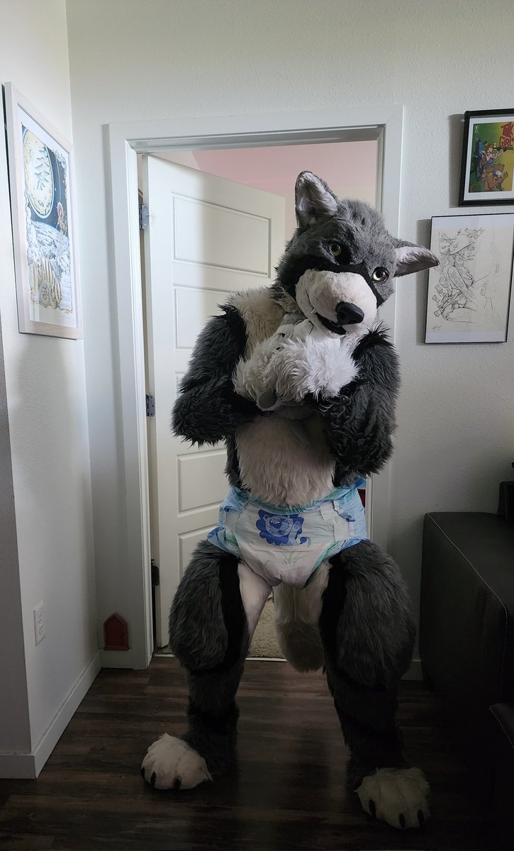 Is it time for snuggles, or is it time for changies? You decide. 😋🩵