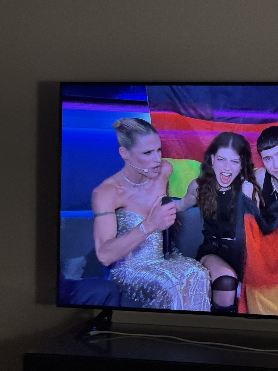 Michelle Hunziker einfach MASCHINE #esc2025