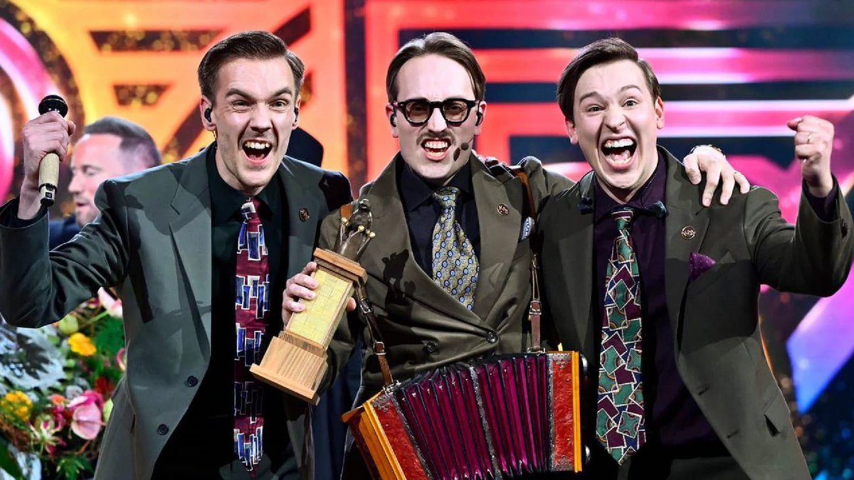 Moni18L's tweet photo. ¿Desde cuando canta Joaquín Reyes en el grupo de Suecia?

#Eurovision2025 #EurovisionRTVE https://t.co/9wwIyDa7zD