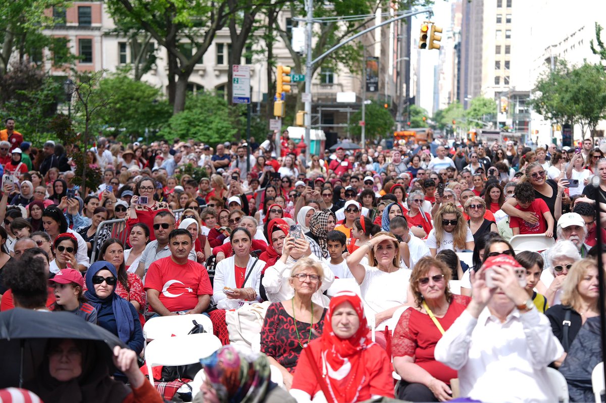 iletisim's tweet photo. Cumhurbaşkanlığı İletişim Başkanlığımızın koordinasyonunda, ABD’nin New York kentinde 42. Türk Günü Yürüyüşü ve çeşitli etkinlikler düzenlendi. https://t.co/gBWyA4EKtv