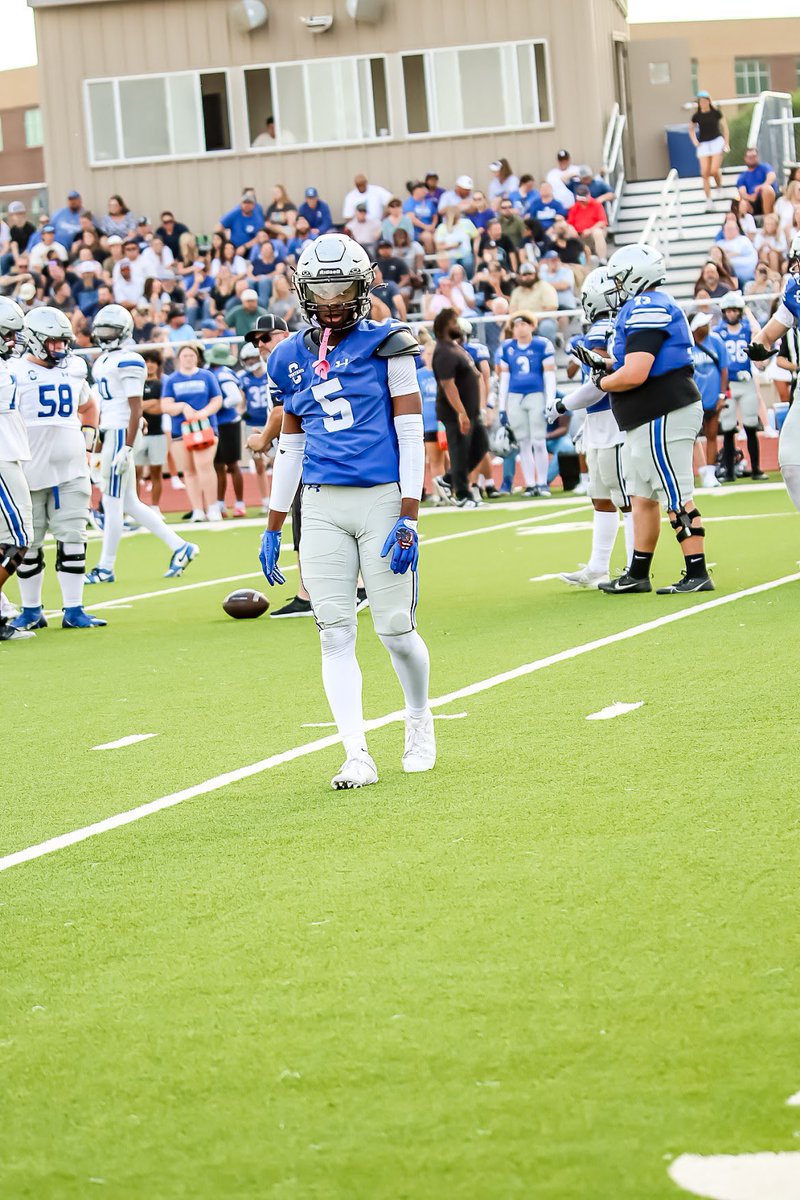payhamilton2's tweet image. hudl.com/v/2SAqkR
clips from the spring game #5 blue team