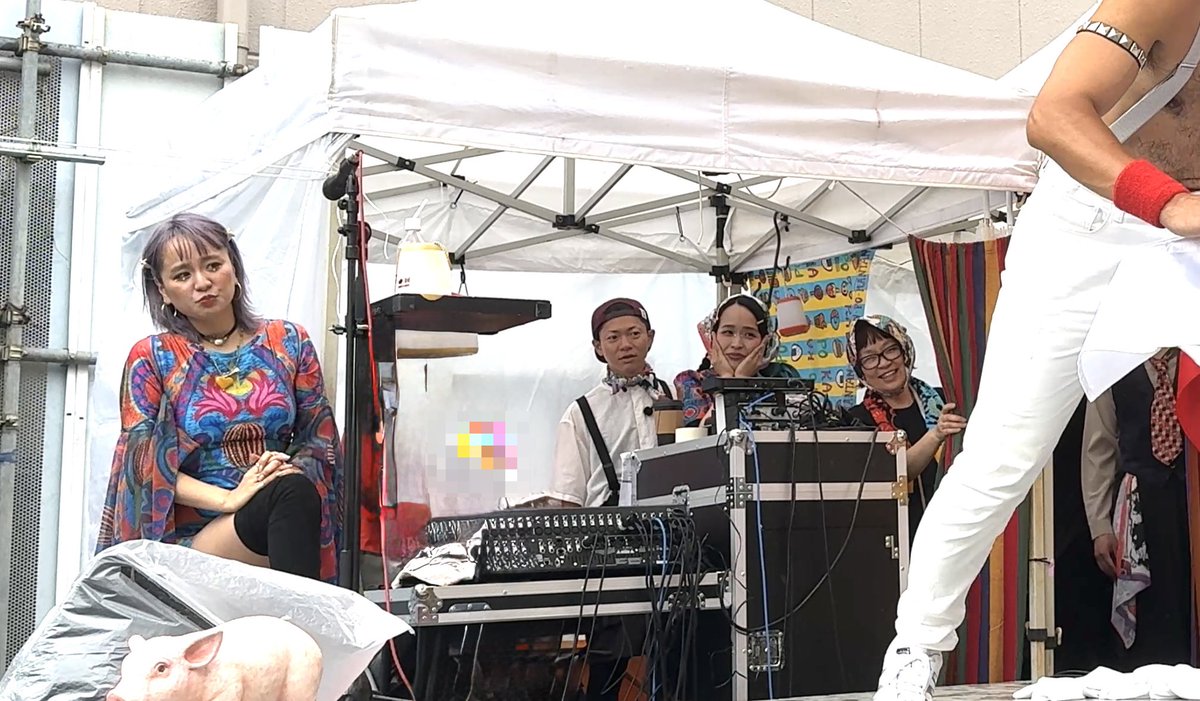 0Gk5c's tweet photo. 見守るみんなが可愛すぎた😍

#ブタ音楽祭 https://t.co/idzq7f0fuS