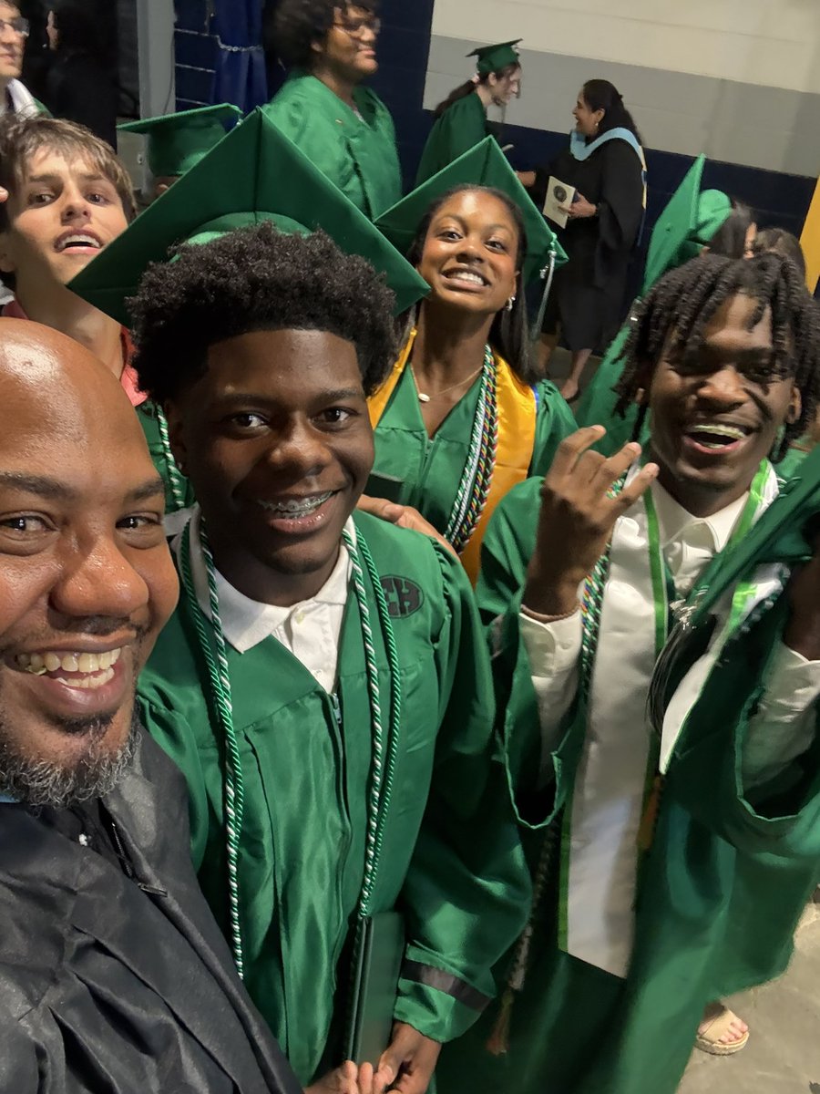 HowardPrid2863's tweet photo. This is my “Why!!!!” Congratulations to the class of 2025! https://t.co/cIcmsXrTEW