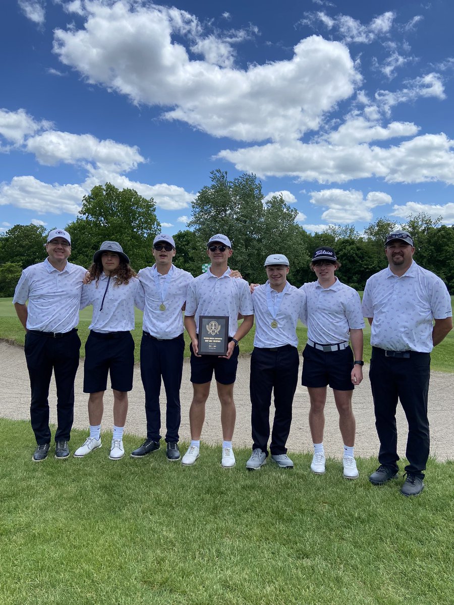 BZellersgolf_27's tweet photo. The last WIC championship for the GHS golf team was a good one! I shot 71 to win conference individually, more importantly our team won shooting 325 to go back to back. So proud of this group, the best is yet to come!! @indianahsgolf @Fromthecartpath @GHSTigerCubs https://t.co/mcN3HziIOm