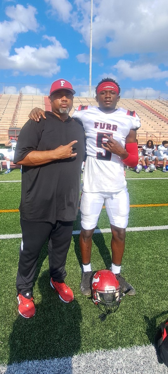 CornellGray1's tweet image. I had a great time Coaching in my last game in HISD. The All-Star game was a success. I appreciate you @AndreWalkerI for showing me Love at Halftime. #Itsbeenreal

 @FurrAthletics @FurrHS @cantguard6ixx_ @wakeemupp3 @JayBenson75 @PancakeEm50 @HISDAthletics