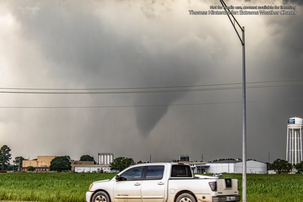 This was our view of the Pauls Valley, #Oklahoma cone tornado today. Looks like the #tornado wasn't overly destructive thankfully - but it did become rain wrapped for a bit.