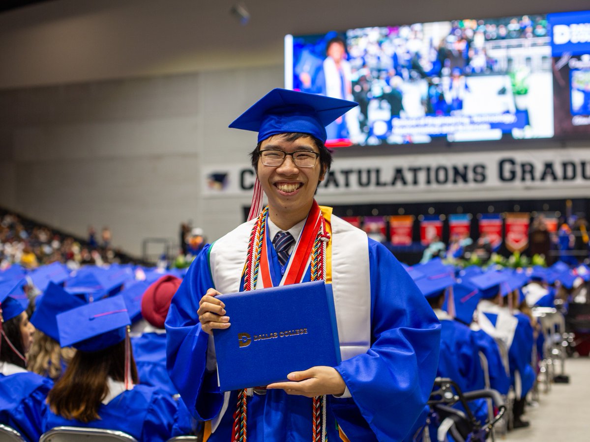 dallascollegetx's tweet photo. Here’s to the incredible Class of 2025! You’re 11K strong dreaming the impossible and living the improbable. An amazing 186 of you are earning bachelor’s degrees – 161 in teaching and 25 in nursing. And to think, this is just the beginning... 

Let’s hear it for every #DallasCollegeGrad!