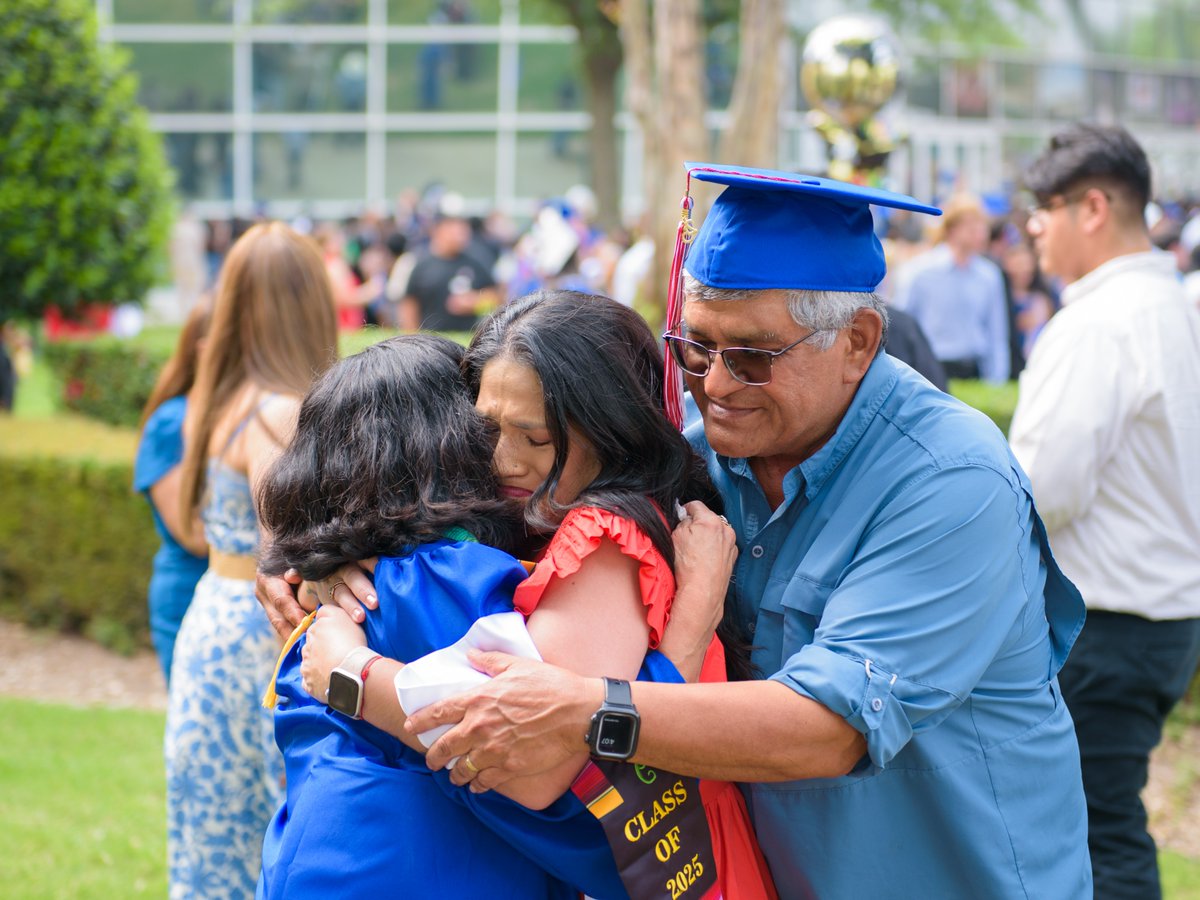 dallascollegetx's tweet photo. Here’s to the incredible Class of 2025! You’re 11K strong dreaming the impossible and living the improbable. An amazing 186 of you are earning bachelor’s degrees – 161 in teaching and 25 in nursing. And to think, this is just the beginning... 

Let’s hear it for every #DallasCollegeGrad!