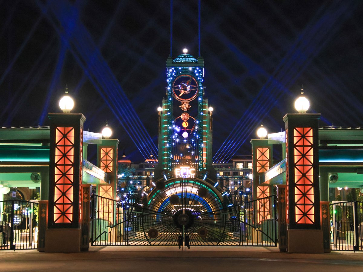 Crisscrossed spotlights at Epic Universe 90 minutes after park closing. Likely being show tested as part of next week's Grand Opening VIP party.