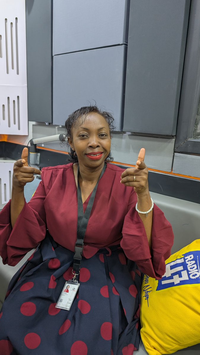 Radio47_Kenya's tweet photo. Jumapili yenye baraka tele na @EvahMwalili ndani ya Bonge La Radio.
Unashukuru zaidi kwa sababu gani leo hii?
#Nuru47Jumapili #HapaNdipo https://t.co/8NM8SFmi6d
