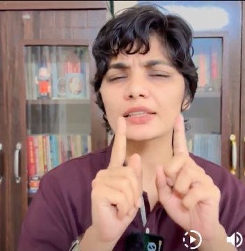 इन दोनों महिलाओं की सोच एक जैसी है।

ज्योति मल्होत्रा गिरफ्तार हो चुकी है
नेहा सिंह राठौड़ कब गिरफ्तार होगी?

हम हिंदू हैं... हमारे यहां गद्दारों का समर्थन नहीं किया जाता बल्कि जूता मारा जाता है।

गद्दार और आतंकवादियों का इबादत विधर्मी कौम में होता है तथा वह बचाव करते हैं।

एक भी