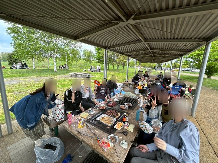 昨日5月17日に部活全体で前田森林公園に遠足に行きました！
バーベキューやレクをして、とても良い1日になりました！
楽しかったです！

明日からは次の演奏機会に向けて、練習を頑張っていきます！