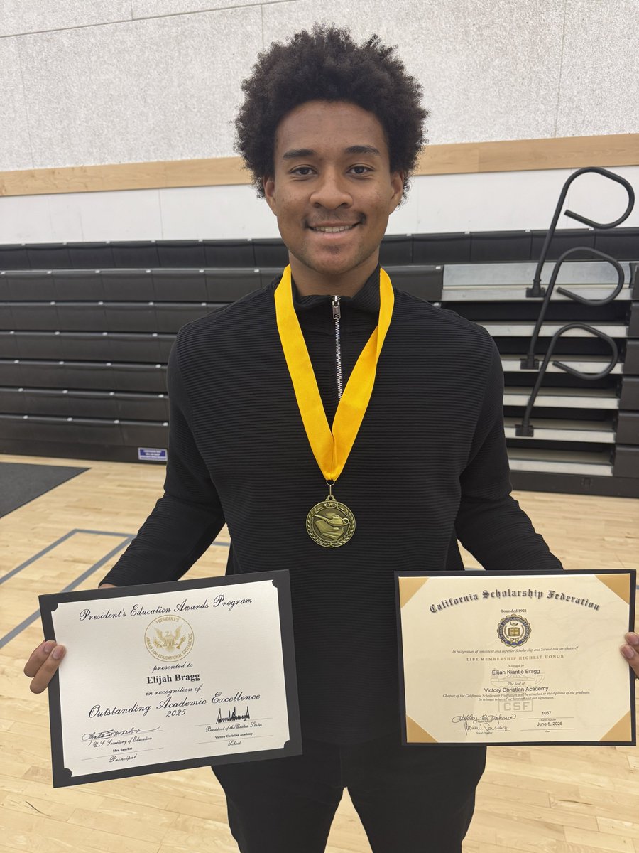 Received 4 academic awards for the year.