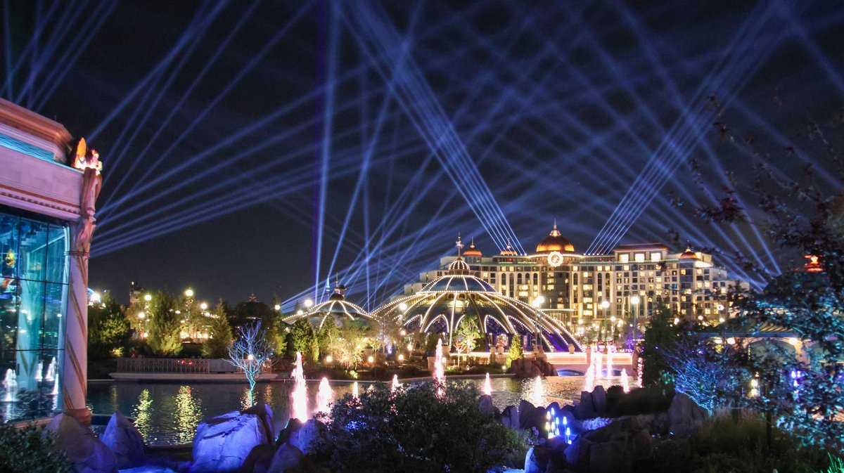 bioreconstruct's tweet photo. Crisscrossed spotlights seen in Celestial Park 90 minutes after Epic Universe had closed for the day. Likely being show tested as part of next week's Grand Opening VIP party. https://t.co/6zKMA1oskv